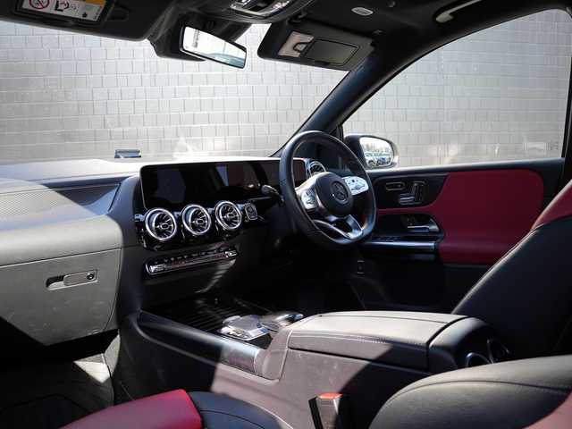 メルセデス・ベンツ Ｂ１８０ AMGライン 静岡県 2019(令1)年 4.5万km ポーラホワイト レザーEXC 赤黒レザーシート /パノラマサンルーフ/アドバンスドパッケージ/MBUXナビフルセグTV Bluetooth/全方位カメラ/ヘッドアップディスプレイ/アンビエントライト/パワーバックドア /前席メモリーパワーシート/シートヒーター/社外１８インチブラックアルミホイール/ブラックドアミラーカバー/DSRCETC