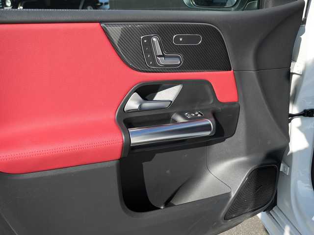 メルセデス・ベンツ Ｂ１８０ AMGライン 静岡県 2019(令1)年 4.5万km ポーラホワイト レザーEXC 赤黒レザーシート /パノラマサンルーフ/アドバンスドパッケージ/MBUXナビフルセグTV Bluetooth/全方位カメラ/ヘッドアップディスプレイ/アンビエントライト/パワーバックドア /前席メモリーパワーシート/シートヒーター/社外１８インチブラックアルミホイール/ブラックドアミラーカバー/DSRCETC