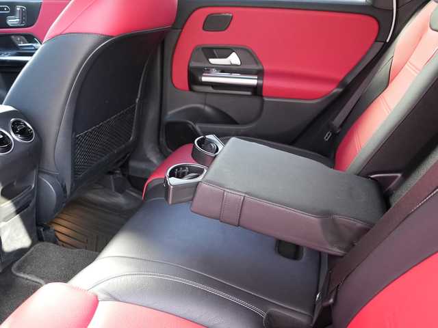 メルセデス・ベンツ Ｂ１８０ AMGライン 静岡県 2019(令1)年 4.5万km ポーラホワイト レザーEXC 赤黒レザーシート /パノラマサンルーフ/アドバンスドパッケージ/MBUXナビフルセグTV Bluetooth/全方位カメラ/ヘッドアップディスプレイ/アンビエントライト/パワーバックドア /前席メモリーパワーシート/シートヒーター/社外１８インチブラックアルミホイール/ブラックドアミラーカバー/DSRCETC