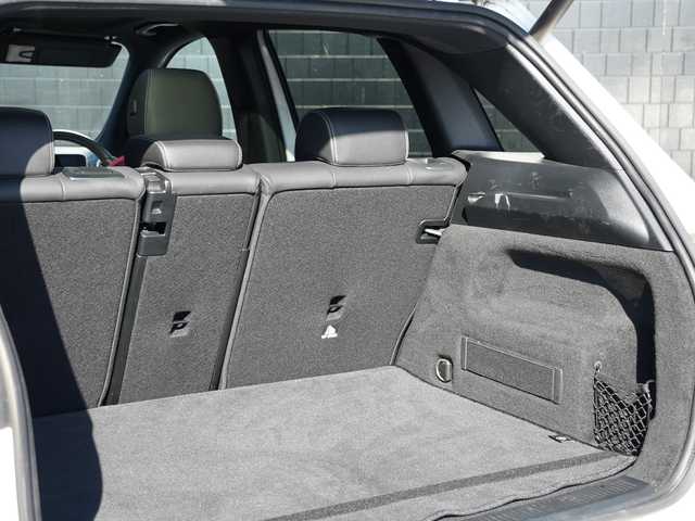 メルセデス・ベンツ Ｂ１８０ AMGライン 静岡県 2019(令1)年 4.5万km ポーラホワイト レザーEXC 赤黒レザーシート /パノラマサンルーフ/アドバンスドパッケージ/MBUXナビフルセグTV Bluetooth/全方位カメラ/ヘッドアップディスプレイ/アンビエントライト/パワーバックドア /前席メモリーパワーシート/シートヒーター/社外１８インチブラックアルミホイール/ブラックドアミラーカバー/DSRCETC