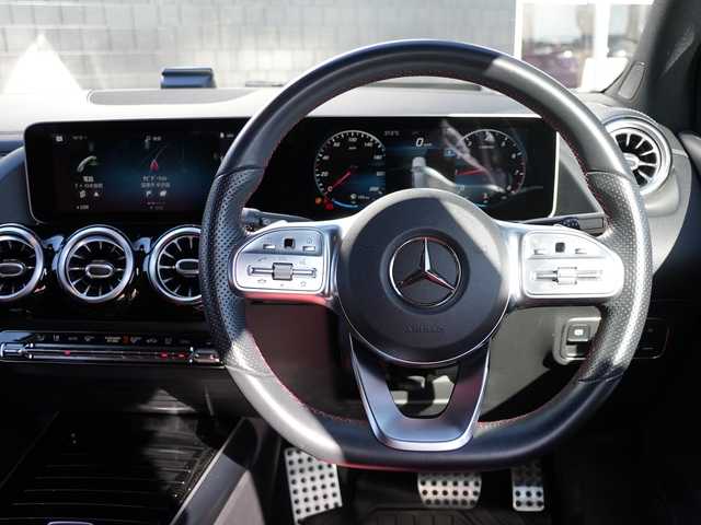 メルセデス・ベンツ Ｂ１８０ AMGライン 静岡県 2019(令1)年 4.5万km ポーラホワイト レザーEXC 赤黒レザーシート /パノラマサンルーフ/アドバンスドパッケージ/MBUXナビフルセグTV Bluetooth/全方位カメラ/ヘッドアップディスプレイ/アンビエントライト/パワーバックドア /前席メモリーパワーシート/シートヒーター/社外１８インチブラックアルミホイール/ブラックドアミラーカバー/DSRCETC