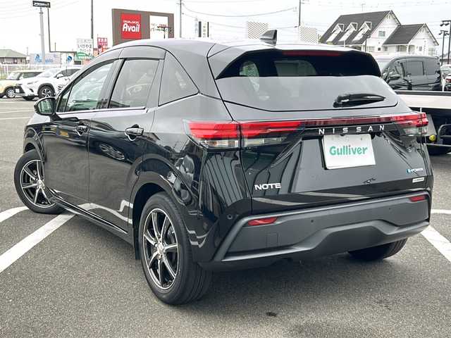 日産 ノート X 岐阜県 2021(令3)年 5.4万km スーパーブラック 登録時走行距離53630km/純正９型ナビ/バックカメラ/ワンセグＴＶ/インテリジェント エマージェンシーブレーキ（衝突被害軽減システム）/踏み間違い衝突防止アシスト/車線逸脱警報システム/車両接近通報装置/ドライブレコーダー/コーナーセンサー/純正フロアマット/社外アルミホイール/ＬＥＤヘッドライト/オートライト/オートマチックハイビーム/SRSエアバッグシステム運転席・助手席+サイド/ETC/USB/Blue tooth/プッシュスタート/スマートキー/ABS/横滑り防止装置/レーンキープアシスト