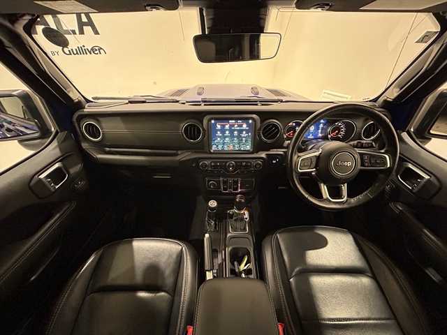 クライスラー・ジープ ジープ ラングラー アンリミテッド サハラ 熊本県 2020(令2)年 5.7万km 青 ・スマートキー/・プッシュスタート/・自動緊急ブレーキ/・前後パークセンス/・ブラインドスポットモニター/・ヒルスタートアシスト/・クルーズコントロール(追従式)/・黒革シート/・前席シートヒーター /・純正メモリナビ/　【BT・USB・AUX・AppleCarPlay・AndroidAuto】/・ALPINEサウンドシステム/・フルセグTV/・バックカメラ/・フロントカメラ/・ETC2.0/・LEDヘッドランプ/・LEDフォグランプ