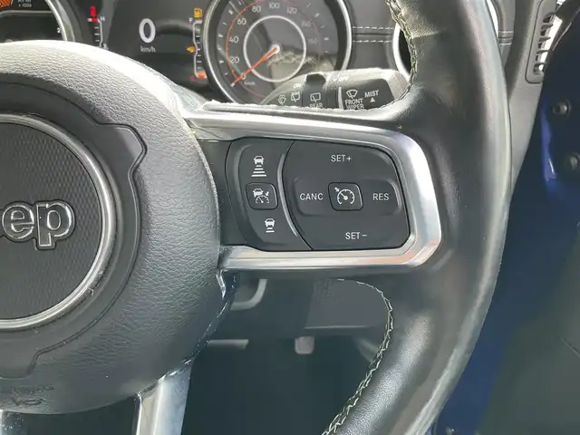 クライスラー・ジープ ジープ ラングラー アンリミテッド サハラ 熊本県 2020(令2)年 5.7万km 青 ・スマートキー/・プッシュスタート/・自動緊急ブレーキ/・前後パークセンス/・ブラインドスポットモニター/・ヒルスタートアシスト/・クルーズコントロール(追従式)/・黒革シート/・前席シートヒーター /・純正メモリナビ/　【BT・USB・AUX・AppleCarPlay・AndroidAuto】/・ALPINEサウンドシステム/・フルセグTV/・バックカメラ/・フロントカメラ/・ETC2.0/・LEDヘッドランプ/・LEDフォグランプ