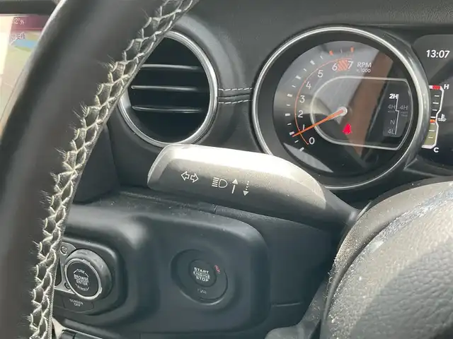クライスラー・ジープ ジープ ラングラー アンリミテッド サハラ 熊本県 2020(令2)年 5.7万km 青 ・スマートキー/・プッシュスタート/・自動緊急ブレーキ/・前後パークセンス/・ブラインドスポットモニター/・ヒルスタートアシスト/・クルーズコントロール(追従式)/・黒革シート/・前席シートヒーター /・純正メモリナビ/　【BT・USB・AUX・AppleCarPlay・AndroidAuto】/・ALPINEサウンドシステム/・フルセグTV/・バックカメラ/・フロントカメラ/・ETC2.0/・LEDヘッドランプ/・LEDフォグランプ