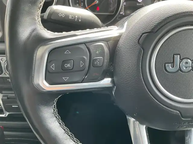 クライスラー・ジープ ジープ ラングラー アンリミテッド サハラ 熊本県 2020(令2)年 5.7万km 青 ・スマートキー/・プッシュスタート/・自動緊急ブレーキ/・前後パークセンス/・ブラインドスポットモニター/・ヒルスタートアシスト/・クルーズコントロール(追従式)/・黒革シート/・前席シートヒーター /・純正メモリナビ/　【BT・USB・AUX・AppleCarPlay・AndroidAuto】/・ALPINEサウンドシステム/・フルセグTV/・バックカメラ/・フロントカメラ/・ETC2.0/・LEDヘッドランプ/・LEDフォグランプ