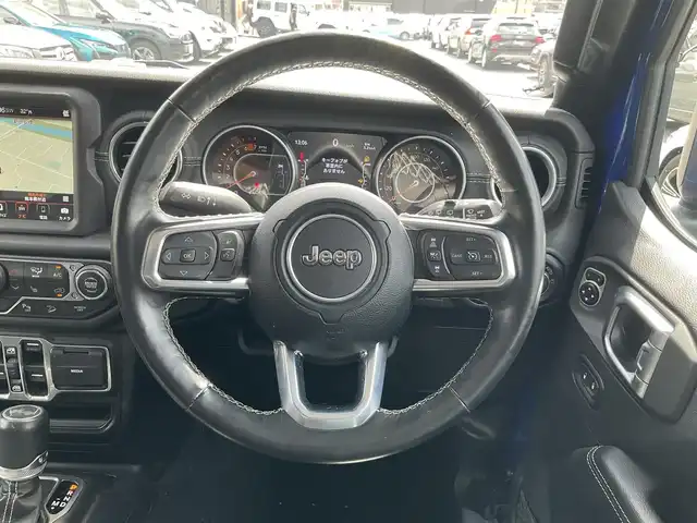 クライスラー・ジープ ジープ ラングラー アンリミテッド サハラ 熊本県 2020(令2)年 5.7万km 青 ・スマートキー/・プッシュスタート/・自動緊急ブレーキ/・前後パークセンス/・ブラインドスポットモニター/・ヒルスタートアシスト/・クルーズコントロール(追従式)/・黒革シート/・前席シートヒーター /・純正メモリナビ/　【BT・USB・AUX・AppleCarPlay・AndroidAuto】/・ALPINEサウンドシステム/・フルセグTV/・バックカメラ/・フロントカメラ/・ETC2.0/・LEDヘッドランプ/・LEDフォグランプ