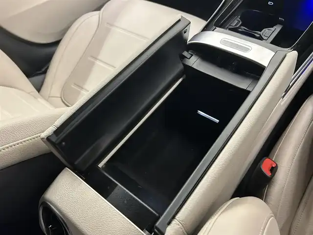 メルセデス・ベンツ Ｍ・ベンツ Ｃ２２０ｄ ワゴン アバンギャルド 岡山県 2022(令4)年 3.3万km オブシディアンブラック ワンオーナー/レーダーセーフティパッケージ/ベージュレザーシート/パナメリカーナグリル/ヘッドアップディスプレイ/純正ナビ/フルセグTV/360°カメラ/AppleCarPlay/アダクティブクルーズコントロール/シートヒーター（D/N）/パワーシート（D/N）/アンビエントライト/トラフィックサインアシスト/ダイナミックセレクトモード/パークトロニック/イージーエントリー/社外19インチアルミホイール/Bluetooth/パドルシフト/ETC/保証書/取扱説明書