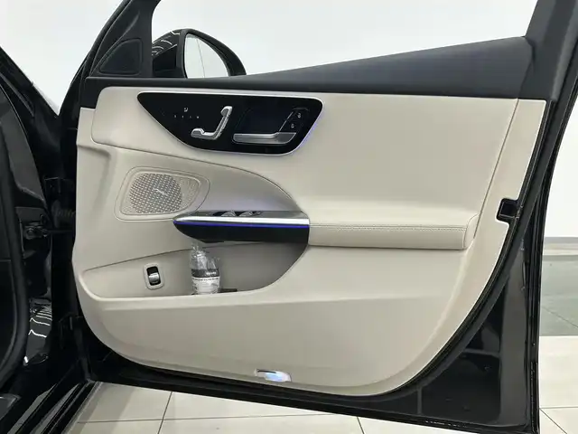 メルセデス・ベンツ Ｍ・ベンツ Ｃ２２０ｄ ワゴン アバンギャルド 岡山県 2022(令4)年 3.3万km オブシディアンブラック ワンオーナー/レーダーセーフティパッケージ/ベージュレザーシート/パナメリカーナグリル/ヘッドアップディスプレイ/純正ナビ/フルセグTV/360°カメラ/AppleCarPlay/アダクティブクルーズコントロール/シートヒーター（D/N）/パワーシート（D/N）/アンビエントライト/トラフィックサインアシスト/ダイナミックセレクトモード/パークトロニック/イージーエントリー/社外19インチアルミホイール/Bluetooth/パドルシフト/ETC/保証書/取扱説明書