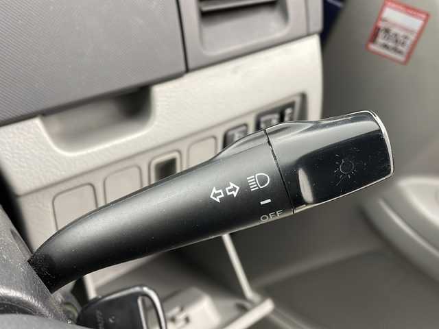 トヨタ ノア X Vセレクション 大阪府 2003(平15)年 13.8万km ダークブルーマイカ ＥＴＣ　/スペアタイア　/スペアキー　/バックカメラ　/Ｗエアバック　/ディスチャージヘッドライト　/純正フロアマット　/純正ナビ（ＮＤＣＴ－Ｗ５３）/オートエアコン