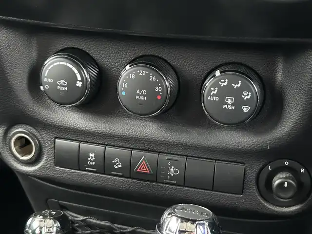 クライスラー・ジープ ジープ ラングラー アンリミテッド スポーツ 茨城県 2017(平29)年 3.3万km 黒 後期型 /ワンオーナー /ナビ /12セグ /BT /B/Sカメラ /ナンバ-移設 /純正18インチAW /DVD/CD /ETC /クルーズコントロール /ヒルディセントコントロール /オートエアコン /フロアマット /ドアバイザー /禁煙車