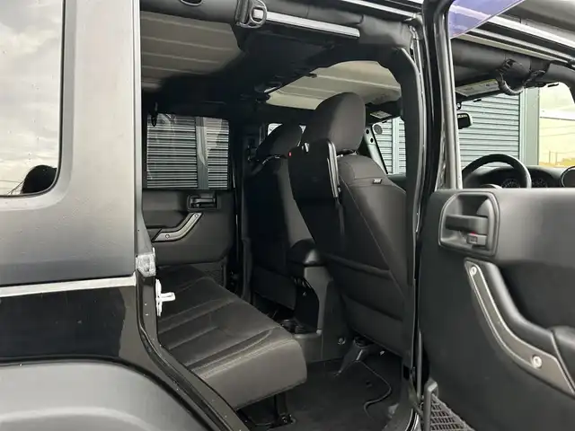 クライスラー・ジープ ジープ ラングラー アンリミテッド スポーツ 茨城県 2017(平29)年 3.3万km 黒 後期型 /ワンオーナー /ナビ /12セグ /BT /B/Sカメラ /ナンバ-移設 /純正18インチAW /DVD/CD /ETC /クルーズコントロール /ヒルディセントコントロール /オートエアコン /フロアマット /ドアバイザー /禁煙車