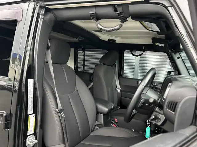 クライスラー・ジープ ジープ ラングラー アンリミテッド スポーツ 茨城県 2017(平29)年 3.3万km 黒 後期型 /ワンオーナー /ナビ /12セグ /BT /B/Sカメラ /ナンバ-移設 /純正18インチAW /DVD/CD /ETC /クルーズコントロール /ヒルディセントコントロール /オートエアコン /フロアマット /ドアバイザー /禁煙車