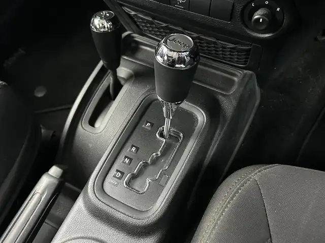 クライスラー・ジープ ジープ ラングラー アンリミテッド スポーツ 茨城県 2017(平29)年 3.3万km 黒 後期型 /ワンオーナー /ナビ /12セグ /BT /B/Sカメラ /ナンバ-移設 /純正18インチAW /DVD/CD /ETC /クルーズコントロール /ヒルディセントコントロール /オートエアコン /フロアマット /ドアバイザー /禁煙車