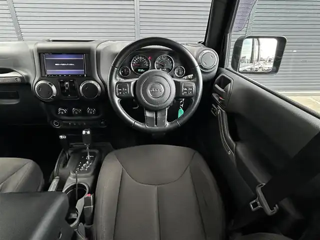 クライスラー・ジープ ジープ ラングラー アンリミテッド スポーツ 茨城県 2017(平29)年 3.3万km 黒 後期型 /ワンオーナー /ナビ /12セグ /BT /B/Sカメラ /ナンバ-移設 /純正18インチAW /DVD/CD /ETC /クルーズコントロール /ヒルディセントコントロール /オートエアコン /フロアマット /ドアバイザー /禁煙車