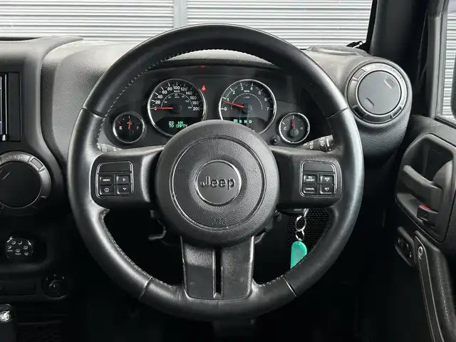 クライスラー・ジープ ジープ ラングラー アンリミテッド スポーツ 茨城県 2017(平29)年 3.3万km 黒 後期型 /ワンオーナー /ナビ /12セグ /BT /B/Sカメラ /ナンバ-移設 /純正18インチAW /DVD/CD /ETC /クルーズコントロール /ヒルディセントコントロール /オートエアコン /フロアマット /ドアバイザー /禁煙車