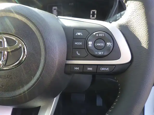 トヨタ ライズ Z 千葉県 2025(令7)年 0.1千km ブラックマイカメタリック/シャイニングホワイトパール スマートアシストIII/アダプティブクルーズコントロール/エコアイドル/ディスプレイオーディオ/純正地デジTV/【Bluetooth接続】/【Apple CarPlay　Android Auto対応】/パノラマモニター/前席シートヒーター/革巻きステアリング/ステアリングスイッチ/LEDヘッドライト/フォグライト/ウインカーミラー/コーナーセンサー/純正17インチアルミホイル/サイド/カーテンエアバッグ/キーフリーシステム