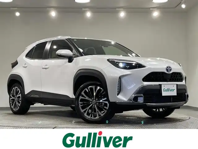 トヨタ ヤリスクロス ハイブリッド Z アドベンチャー 愛知県 2023(令5)年 1.8万km プラチナホワイトパールマイカ 純正９インチディスプレイナビ　/(AM/FM/Bluetooth/USB/Miracast/AppleCarPlay/AndroidAuto/フルセグTV）/パノラミックビューモニター　/ブラインドスポットモニター＋パーキングサポートブレーキ/トヨタセーフティセンス　/　　-プリクラッシュセーフティ/　　-レーントレーニングアシスト/　　-レーダークルーズコントロール/　　-オートマチックハイビーム/　　-ロードサインアシスト/シートヒーター　/ビルトインＥＴＣ　/スペアタイヤ　/前後ドライブレコーダー　/ステアリングヒーター　/ＬＥＤヘッドライト　/パワーシート　/クリアランスソナー/純正フロアマット/純正18インチAW