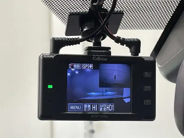 トヨタ ヤリスクロス ハイブリッド Z アドベンチャー 愛知県 2023(令5)年 1.8万km プラチナホワイトパールマイカ 純正９インチディスプレイナビ　/(AM/FM/Bluetooth/USB/Miracast/AppleCarPlay/AndroidAuto/フルセグTV）/パノラミックビューモニター　/ブラインドスポットモニター＋パーキングサポートブレーキ/トヨタセーフティセンス　/　　-プリクラッシュセーフティ/　　-レーントレーニングアシスト/　　-レーダークルーズコントロール/　　-オートマチックハイビーム/　　-ロードサインアシスト/シートヒーター　/ビルトインＥＴＣ　/スペアタイヤ　/前後ドライブレコーダー　/ステアリングヒーター　/ＬＥＤヘッドライト　/パワーシート　/クリアランスソナー/純正フロアマット/純正18インチAW