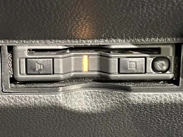 トヨタ ヤリスクロス ハイブリッド Z アドベンチャー 愛知県 2023(令5)年 1.8万km プラチナホワイトパールマイカ 純正９インチディスプレイナビ　/(AM/FM/Bluetooth/USB/Miracast/AppleCarPlay/AndroidAuto/フルセグTV）/パノラミックビューモニター　/ブラインドスポットモニター＋パーキングサポートブレーキ/トヨタセーフティセンス　/　　-プリクラッシュセーフティ/　　-レーントレーニングアシスト/　　-レーダークルーズコントロール/　　-オートマチックハイビーム/　　-ロードサインアシスト/シートヒーター　/ビルトインＥＴＣ　/スペアタイヤ　/前後ドライブレコーダー　/ステアリングヒーター　/ＬＥＤヘッドライト　/パワーシート　/クリアランスソナー/純正フロアマット/純正18インチAW