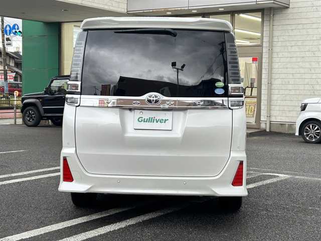 トヨタ ヴォクシー ZS 煌Ⅱ 大分県 2019(令1)年 3.7万km ホワイトパールクリスタルシャイン .フリップダウンモニター　TVM-FW100/・ToyotaSafety/ プリクラッシュセーフティ/　検知機能付衝突回避支援/　レーザーレーダー+単眼カメラ/　レーンディバーチャーアラート/　オートマチックハイビーム/・社外ナビ　AVN-D10W/　ワンセグテレビ/　DVD/　Bluetooth/　SD/　ラジオ/・先行車発進告知機能/・クルーズコントロール/・アイドリングストップ/・レーンキープアシスト/・両側パワースライド/・ETC/・ドライブレコーダー　/・ステアリングスイッチ/・プライバシーガラス/・USB端子/・LEDランプ/・3列目チップアップシート/・ウィンカーミラー/・革巻きステアリング/・純正フロアマット/・純正16インチアルミホイル/・２列目サンシェード/・ドアバイザー/・禁煙車/・取扱説明書/・保証書/・スペアキー１本