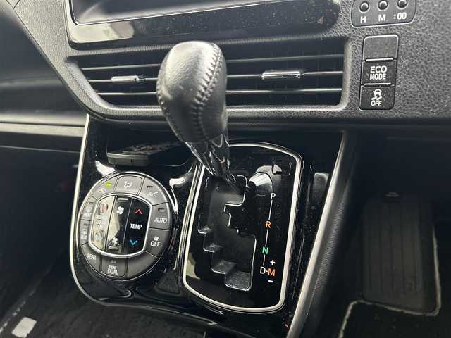 トヨタ ヴォクシー ZS 煌Ⅱ 大分県 2019(令1)年 3.7万km ホワイトパールクリスタルシャイン .フリップダウンモニター　TVM-FW100/・ToyotaSafety/ プリクラッシュセーフティ/　検知機能付衝突回避支援/　レーザーレーダー+単眼カメラ/　レーンディバーチャーアラート/　オートマチックハイビーム/・社外ナビ　AVN-D10W/　ワンセグテレビ/　DVD/　Bluetooth/　SD/　ラジオ/・先行車発進告知機能/・クルーズコントロール/・アイドリングストップ/・レーンキープアシスト/・両側パワースライド/・ETC/・ドライブレコーダー　/・ステアリングスイッチ/・プライバシーガラス/・USB端子/・LEDランプ/・3列目チップアップシート/・ウィンカーミラー/・革巻きステアリング/・純正フロアマット/・純正16インチアルミホイル/・２列目サンシェード/・ドアバイザー/・禁煙車/・取扱説明書/・保証書/・スペアキー１本