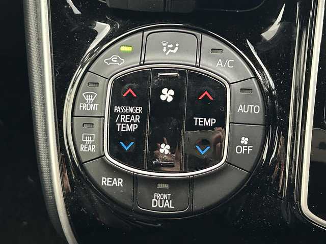 トヨタ ヴォクシー ZS 煌Ⅱ 大分県 2019(令1)年 3.7万km ホワイトパールクリスタルシャイン .フリップダウンモニター　TVM-FW100/・ToyotaSafety/ プリクラッシュセーフティ/　検知機能付衝突回避支援/　レーザーレーダー+単眼カメラ/　レーンディバーチャーアラート/　オートマチックハイビーム/・社外ナビ　AVN-D10W/　ワンセグテレビ/　DVD/　Bluetooth/　SD/　ラジオ/・先行車発進告知機能/・クルーズコントロール/・アイドリングストップ/・レーンキープアシスト/・両側パワースライド/・ETC/・ドライブレコーダー　/・ステアリングスイッチ/・プライバシーガラス/・USB端子/・LEDランプ/・3列目チップアップシート/・ウィンカーミラー/・革巻きステアリング/・純正フロアマット/・純正16インチアルミホイル/・２列目サンシェード/・ドアバイザー/・禁煙車/・取扱説明書/・保証書/・スペアキー１本