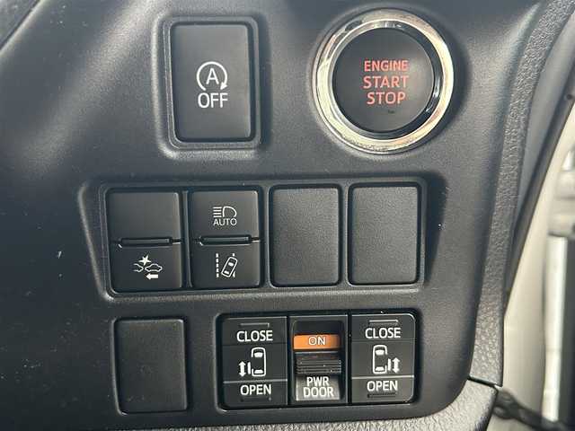 トヨタ ヴォクシー ZS 煌Ⅱ 大分県 2019(令1)年 3.7万km ホワイトパールクリスタルシャイン .フリップダウンモニター　TVM-FW100/・ToyotaSafety/ プリクラッシュセーフティ/　検知機能付衝突回避支援/　レーザーレーダー+単眼カメラ/　レーンディバーチャーアラート/　オートマチックハイビーム/・社外ナビ　AVN-D10W/　ワンセグテレビ/　DVD/　Bluetooth/　SD/　ラジオ/・先行車発進告知機能/・クルーズコントロール/・アイドリングストップ/・レーンキープアシスト/・両側パワースライド/・ETC/・ドライブレコーダー　/・ステアリングスイッチ/・プライバシーガラス/・USB端子/・LEDランプ/・3列目チップアップシート/・ウィンカーミラー/・革巻きステアリング/・純正フロアマット/・純正16インチアルミホイル/・２列目サンシェード/・ドアバイザー/・禁煙車/・取扱説明書/・保証書/・スペアキー１本