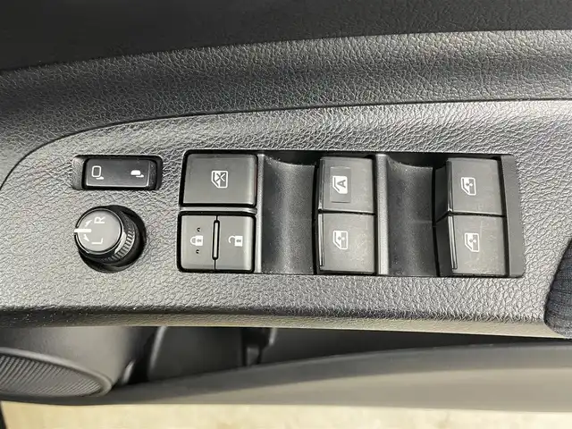 トヨタ シエンタ G 岡山県 2016(平28)年 8.2万km ブラックマイカ トヨタセーフティセンスC/・プリクラッシュセーフティ/・レーンディパーチャーアラート/・オートマチックハイビーム/純正ナビ(NSZT-W64)/(Bluetooth/CD/DVD/フルセグTV)/モデリスタエアロ(前・横・後下)/モデリスタ17インチアルミホイール/両側電動スライドドア/社外クルーズコントロール/バックカメラ/ビルトインETC/アイドリングストップ/オートライト/純正フロアマット/プッシュスタート/禁煙車/スマートキー×2/保証書/取扱説明書