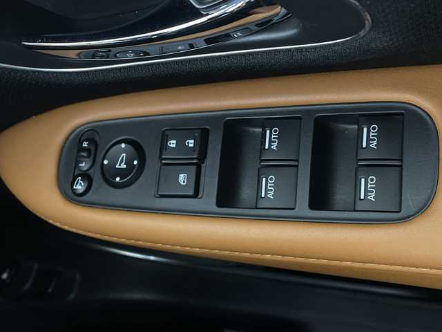 ホンダ ヴェゼル ハイブリッド Z ホンダセンシング 新潟県 2019(令1)年 2.9万km プラチナホワイトパール ホンダセンシング/純正8インチナビ/　CD/DVD/Bluetooth/フルセグTV/バックカメラ/レーダークルーズコントロール/LEDオートライト/ハーフレザーシート/シートヒーター/純正17インチアルミホイール/パドルシフト/ルーフレール/レーンキープアシスト/電格ミラー/ウィンカーミラー/スマートキー/ビルトインETC