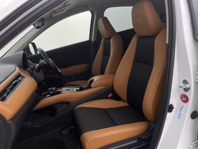 ホンダ ヴェゼル ハイブリッド Z ホンダセンシング 新潟県 2019(令1)年 2.9万km プラチナホワイトパール ホンダセンシング/純正8インチナビ/　CD/DVD/Bluetooth/フルセグTV/バックカメラ/レーダークルーズコントロール/LEDオートライト/ハーフレザーシート/シートヒーター/純正17インチアルミホイール/パドルシフト/ルーフレール/レーンキープアシスト/電格ミラー/ウィンカーミラー/スマートキー/ビルトインETC