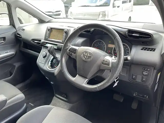トヨタ ウィッシュ 1．8S 大阪府 2010(平22)年 15.6万km ブラック サンルーフ/純正ナビ/・バックカメラ/・フルセグＴＶ/・ＣＤ/ＤＶＤ/ＭＤ/・ＡＭ/ＦＭ/ＢＴ/・ＡＵＸ/ＨＤＤ/前方ドライブレコーダー（DC-DR401）/ビルトインETC/純正フロアマット/純正16インチアルミホイール/キセノンヘッドライト/・オートライト/・フロントフォグランプ/SRSエアバッグ（フロント/サイド/カーテン）/ABS/横滑り防止装置/リモコンキー/革巻きステアリング/・パドルシフト/・ステアリングスイッチ/ISOFIX/保証書/記録簿（R7/R6/R４）