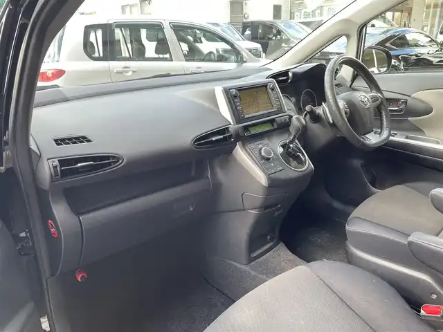 トヨタ ウィッシュ 1．8S 大阪府 2010(平22)年 15.6万km ブラック サンルーフ/純正ナビ/・バックカメラ/・フルセグＴＶ/・ＣＤ/ＤＶＤ/ＭＤ/・ＡＭ/ＦＭ/ＢＴ/・ＡＵＸ/ＨＤＤ/前方ドライブレコーダー（DC-DR401）/ビルトインETC/純正フロアマット/純正16インチアルミホイール/キセノンヘッドライト/・オートライト/・フロントフォグランプ/SRSエアバッグ（フロント/サイド/カーテン）/ABS/横滑り防止装置/リモコンキー/革巻きステアリング/・パドルシフト/・ステアリングスイッチ/ISOFIX/保証書/記録簿（R7/R6/R４）