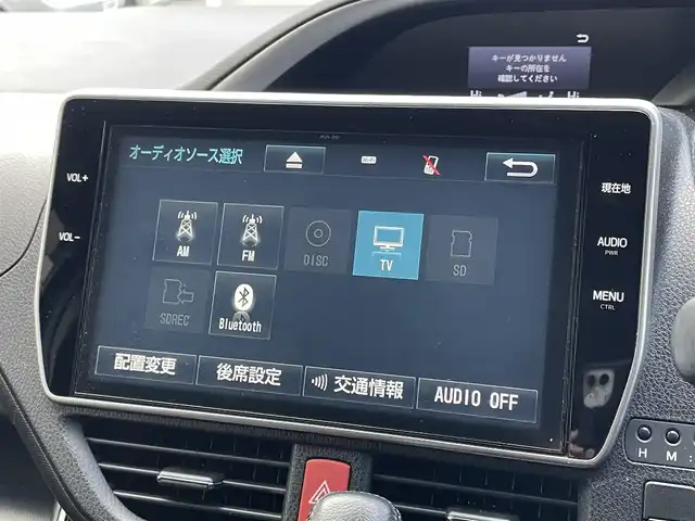 トヨタ ヴォクシー ZS 煌 大阪府 2018(平30)年 4.3万km ブラック 8人乗り/両側電動スライドドア/純正10インチナビ（NSZN-Z66T）/・フルセグ/BT/CD/DVD/AM/FM/バックカメラ/純正12インチ後席用モニター（V12TーR66C ）/トヨタセーフティーセンス/・プリクラッシュセーフティー/・レーンディパーチャーアラート/・オートマチックハイビーム/クルーズコントロール/LEDヘッドライト/純正前方ドライブレコーダー/純正16インチアルミホイール/ETC/保証書/取扱説明書/スペアキー