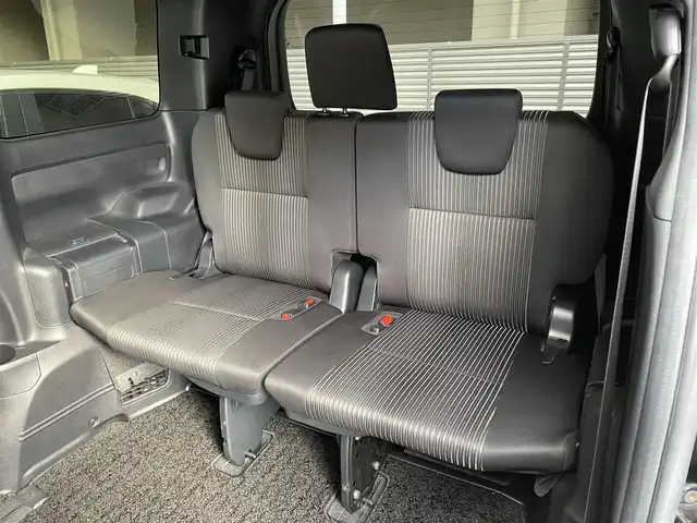 トヨタ ヴォクシー ZS 煌 大阪府 2018(平30)年 4.3万km ブラック 8人乗り/両側電動スライドドア/純正10インチナビ（NSZN-Z66T）/・フルセグ/BT/CD/DVD/AM/FM/バックカメラ/純正12インチ後席用モニター（V12TーR66C ）/トヨタセーフティーセンス/・プリクラッシュセーフティー/・レーンディパーチャーアラート/・オートマチックハイビーム/クルーズコントロール/LEDヘッドライト/純正前方ドライブレコーダー/純正16インチアルミホイール/ETC/保証書/取扱説明書/スペアキー