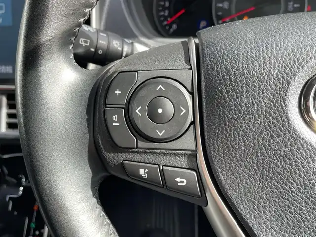 トヨタ ヴォクシー ZS 煌 大阪府 2018(平30)年 4.3万km ブラック 8人乗り/両側電動スライドドア/純正10インチナビ（NSZN-Z66T）/・フルセグ/BT/CD/DVD/AM/FM/バックカメラ/純正12インチ後席用モニター（V12TーR66C ）/トヨタセーフティーセンス/・プリクラッシュセーフティー/・レーンディパーチャーアラート/・オートマチックハイビーム/クルーズコントロール/LEDヘッドライト/純正前方ドライブレコーダー/純正16インチアルミホイール/ETC/保証書/取扱説明書/スペアキー