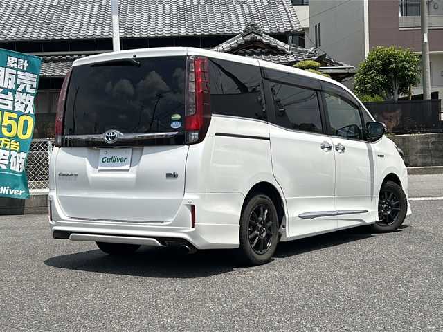 トヨタ エスクァイア ハイブリッド Gi ブラックテーラード 愛知県 2017(平29)年 8.8万km ホワイトパールクリスタルシャイン /禁煙車//アルパイン１１インチナビ//フルセグTV.BT.CD.DVD//アルパインフリップダウンモニター//モデリスタエアロ//バックカメラ/ETC//ドライブレコーダー//黒合皮革シート//前席シートヒーター//ステアリングスイッチ//セーフティセンス//PCS/LDA/AHB//コーナーセンサー//LEDオートライト//電動格納ミラーウインカー//純正フロアマット//新車保証書/取扱説明書//スペアキー
