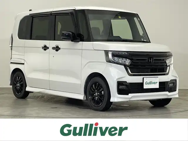 ホンダ Ｎ ＢＯＸ カスタム L スタイル+ブラック 滋賀県 2022(令4)年 1.7万km プラチナホワイトパール 禁煙車/純正ナビ/（CD/DVD/SD/USB/Bluetooth/フルセグTV）/バックカメラ/ビルトインETC/両側電動スライドドア/路外逸脱抑制システム/レーンキープアシストシステム/衝突被害軽減システム/クリアランスソナー/標識認識機能/革巻きステアリング/アダプティブクルーズコントロール/ステアリングリモコン/シートヒーター/LEDヘッドライト/フォグランプ/オートヘッドライト/ヘッドライトレベライザー/電動パーキングブレーキ/オートホールドブレーキ/USB充電/リアロールサンシェイド/オートリトラーミラー/純正フロアマット/純正アルミホイール/スペアキー