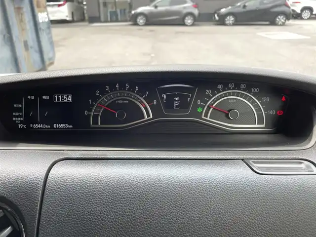 ホンダ Ｎ ＢＯＸ カスタム L スタイル+ブラック 滋賀県 2022(令4)年 1.7万km プラチナホワイトパール 禁煙車/純正ナビ/（CD/DVD/SD/USB/Bluetooth/フルセグTV）/バックカメラ/ビルトインETC/両側電動スライドドア/路外逸脱抑制システム/レーンキープアシストシステム/衝突被害軽減システム/クリアランスソナー/標識認識機能/革巻きステアリング/アダプティブクルーズコントロール/ステアリングリモコン/シートヒーター/LEDヘッドライト/フォグランプ/オートヘッドライト/ヘッドライトレベライザー/電動パーキングブレーキ/オートホールドブレーキ/USB充電/リアロールサンシェイド/オートリトラーミラー/純正フロアマット/純正アルミホイール/スペアキー