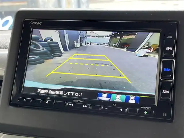ホンダ Ｎ ＢＯＸ カスタム L スタイル+ブラック 滋賀県 2022(令4)年 1.7万km プラチナホワイトパール 禁煙車/純正ナビ/（CD/DVD/SD/USB/Bluetooth/フルセグTV）/バックカメラ/ビルトインETC/両側電動スライドドア/路外逸脱抑制システム/レーンキープアシストシステム/衝突被害軽減システム/クリアランスソナー/標識認識機能/革巻きステアリング/アダプティブクルーズコントロール/ステアリングリモコン/シートヒーター/LEDヘッドライト/フォグランプ/オートヘッドライト/ヘッドライトレベライザー/電動パーキングブレーキ/オートホールドブレーキ/USB充電/リアロールサンシェイド/オートリトラーミラー/純正フロアマット/純正アルミホイール/スペアキー