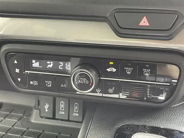 ホンダ Ｎ ＢＯＸ カスタム L スタイル+ブラック 滋賀県 2022(令4)年 1.7万km プラチナホワイトパール 禁煙車/純正ナビ/（CD/DVD/SD/USB/Bluetooth/フルセグTV）/バックカメラ/ビルトインETC/両側電動スライドドア/路外逸脱抑制システム/レーンキープアシストシステム/衝突被害軽減システム/クリアランスソナー/標識認識機能/革巻きステアリング/アダプティブクルーズコントロール/ステアリングリモコン/シートヒーター/LEDヘッドライト/フォグランプ/オートヘッドライト/ヘッドライトレベライザー/電動パーキングブレーキ/オートホールドブレーキ/USB充電/リアロールサンシェイド/オートリトラーミラー/純正フロアマット/純正アルミホイール/スペアキー