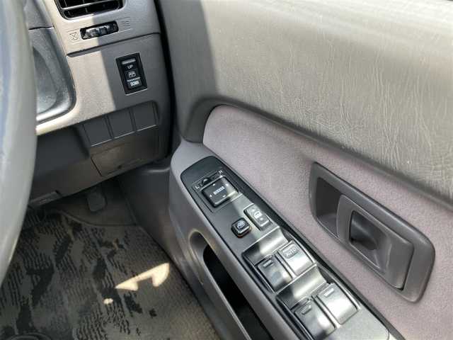 トヨタ ハイラックス サーフ SSR－V ワイド 広島県 2001(平13)年 17.3万km ホワイト/ホワイト 社外バンパー/TOYOTAグリル/DEAN16インチアルミ/社外サイドステップ/純正CDオーディオ