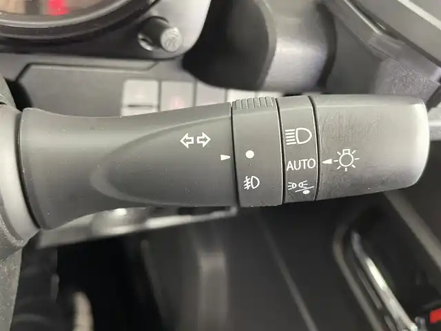 スズキ ジムニー XC 大分県 2024(令6)年 1.1万km ブルーイッシュブラックパール3 ワンオーナー/スズキセーフティーサポート/・衝突軽減ブレーキ/・車線逸脱警報/・ふらつき警報/・ハイビームアシスト/純正ナビ/（Bluetooth/CD/DVD/フルセグ）/社外ステアリング/茶革調シートカバー/前後ドライブレコーダー/４WD/ダウンヒルアシスト/ビルトインETC/クルーズコントロール/前席シートヒーター/ステアリングスイッチ/電動格納ミラー/プッシュスタート/スマートキー/純正フロアマット