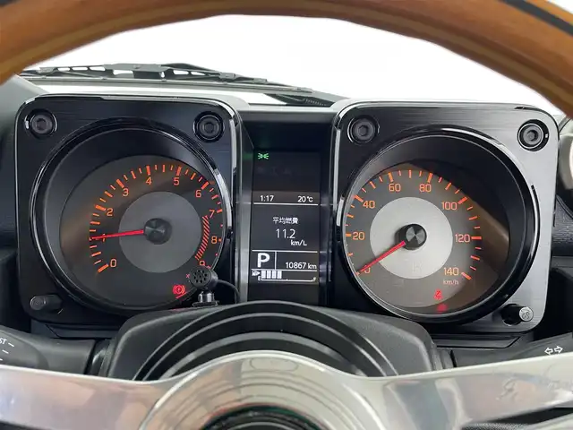 スズキ ジムニー XC 大分県 2024(令6)年 1.1万km ブルーイッシュブラックパール3 ワンオーナー/スズキセーフティーサポート/・衝突軽減ブレーキ/・車線逸脱警報/・ふらつき警報/・ハイビームアシスト/純正ナビ/（Bluetooth/CD/DVD/フルセグ）/社外ステアリング/茶革調シートカバー/前後ドライブレコーダー/４WD/ダウンヒルアシスト/ビルトインETC/クルーズコントロール/前席シートヒーター/ステアリングスイッチ/電動格納ミラー/プッシュスタート/スマートキー/純正フロアマット