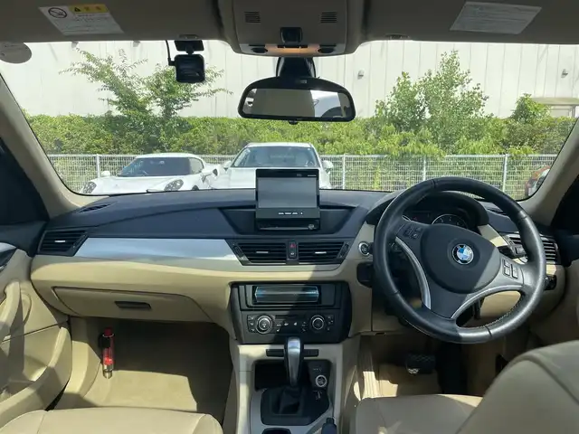ＢＭＷ Ｘ１ 滋賀県 2011(平23)年 16.5万km 白 サンルーフ/レザーシート（ベージュ)/パワーシート(D/N席)/社外ナビ/Bカメラ/TV/BT/USB/ドラレコ/ルームミラーETC