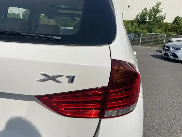 ＢＭＷ Ｘ１ 滋賀県 2011(平23)年 16.5万km 白 サンルーフ/レザーシート（ベージュ)/パワーシート(D/N席)/社外ナビ/Bカメラ/TV/BT/USB/ドラレコ/ルームミラーETC