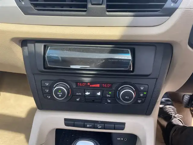 ＢＭＷ Ｘ１ 滋賀県 2011(平23)年 16.5万km 白 サンルーフ/レザーシート（ベージュ)/パワーシート(D/N席)/社外ナビ/Bカメラ/TV/BT/USB/ドラレコ/ルームミラーETC