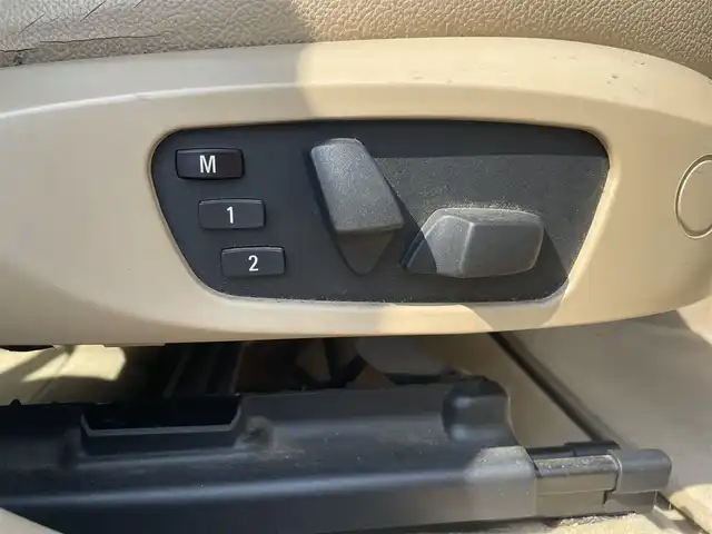 ＢＭＷ Ｘ１ 滋賀県 2011(平23)年 16.5万km 白 サンルーフ/レザーシート（ベージュ)/パワーシート(D/N席)/社外ナビ/Bカメラ/TV/BT/USB/ドラレコ/ルームミラーETC