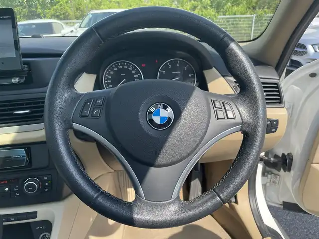 ＢＭＷ Ｘ１ 滋賀県 2011(平23)年 16.5万km 白 サンルーフ/レザーシート（ベージュ)/パワーシート(D/N席)/社外ナビ/Bカメラ/TV/BT/USB/ドラレコ/ルームミラーETC
