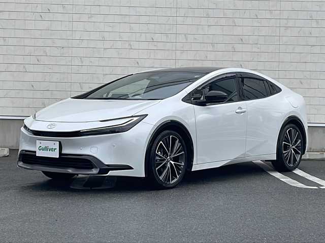 トヨタ プリウス Z 山形県 2023(令5)年 2.8万km プラチナホワイトパールマイカ パノラマルーフ/純正12.3型ディスプレイオーディオ/(AM/FM/AppleCarPlay/Miracast対応)/フルセグTV/パワーバックドア/ビルトインETC2.0/レーダークルーズコントロール/クリアランスソナー/セーフティセンス/・プリクラッシュセーフティ/・緊急時操舵支援/・フロントクロストラフィックアラート/・レーンチェンジアシスト/・レーントレーシングアシスト/・レーンディパーチャーアラート/・オートマチックハイビーム/・ロードサインアシスト/・ドライバー異常時対応システム/・プロアクティブドライビングアシスト/・発進遅れ告知機能/ブラインドスポットモニター/トヨタチームメイト(アドバンストパーク)/パーキングサポートブレーキ/デジタルインナーミラー/LEDヘッドランプ/合皮巻きステアリング/ステアリングヒーター/前席シートヒーター/ベンチレーション/運転席メモリー付パワーシート/純正19インチアルミホイール/スマートエントリー/スタートシステム/禁煙車